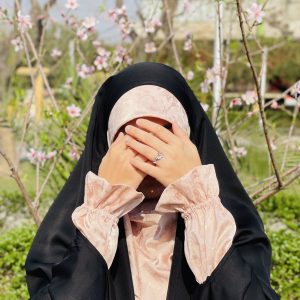 Sleeves and Scarf Set-a Set of Long Sleeves and Scarf